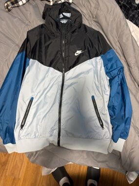 Nike Men’s Black/Light Gray/Blue Colorblock Windbreaker Jacket